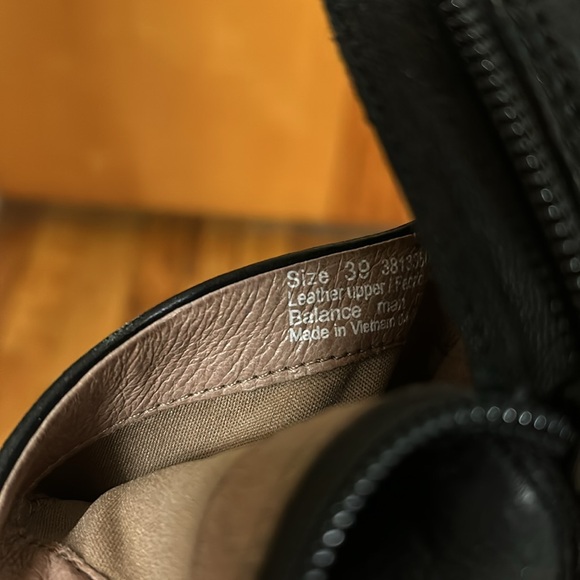 Dansko Raina Black Burnished Leather Bootie size 39 EUC - Picture 6 of 7